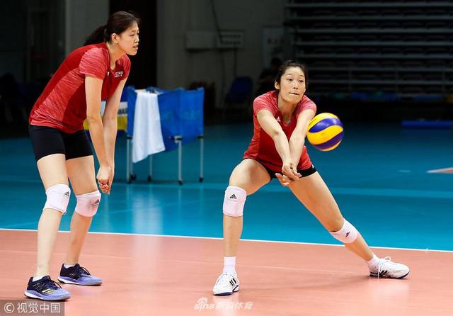 8月10日，浙江宁波，中国女排训练备战2018雅加达亚运会，郎平和朱婷等人成为焦点。