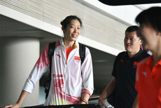 中国女排凯旋回国抵达北京 郎平朱婷成焦点