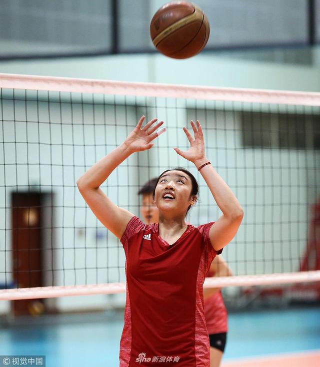 8月10日，浙江宁波，中国女排训练备战2018雅加达亚运会，郎平和朱婷等人成为焦点。