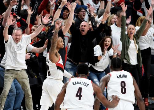nba那些经典的庆祝动作:利拉德挥手说再见,乔丹耸肩