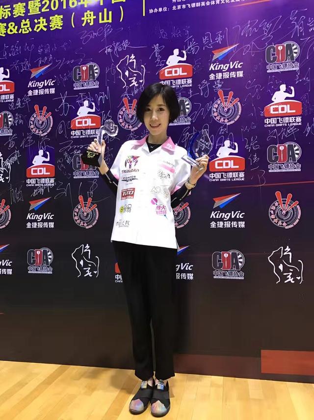 中国飞镖第一美女 周莫默