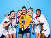 美国女足拍摄世界杯夺冠写真