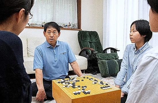 小林光一《人生的礼物》：四代棋手 延续棋道