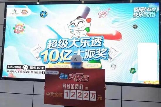 大奖得主领奖照