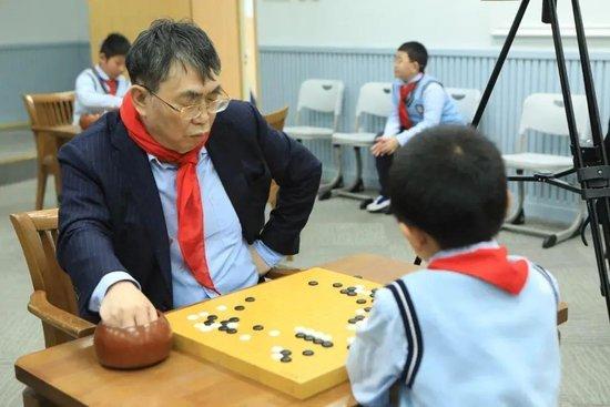 棋圣爱重庆 71岁聂卫平请战讲棋三盘