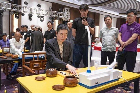 钱塘问道暨小明围棋机器人新品发布会在萧山举行