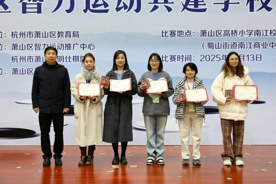 优秀教练员合影