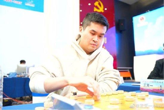 中国新闻周刊：象棋第一人，下出一步死棋