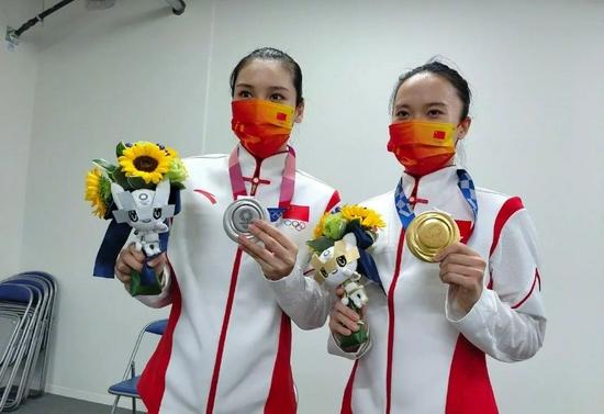 朱雪莹、刘灵玲获得金银牌