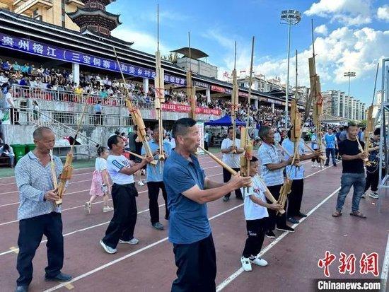 村里又有比赛啦!还是诱人的氛围--贵州村超火遍全网