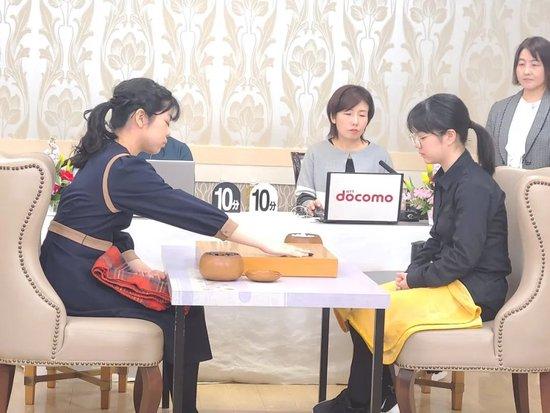 女流棋圣战三番棋第1局 14岁仲邑堇胜上野梨纱