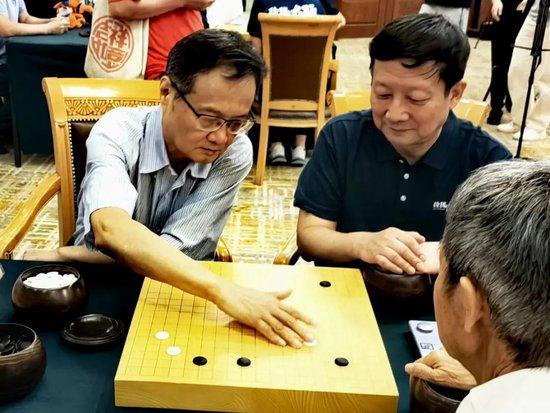 名人赛助力玲珑轮胎队成立 职业棋手和棋迷面对面