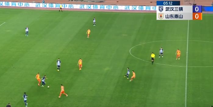 刘洋对中场的前踢非常有效 崔康熙对武汉的防守布置有想法 