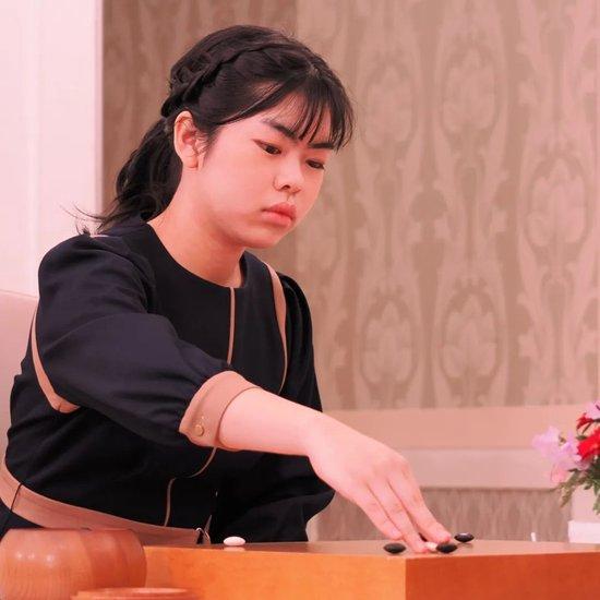 女流棋圣战三番棋第1局 14岁仲邑堇胜上野梨纱