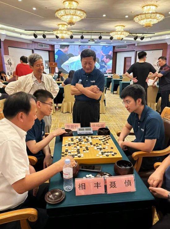 名人赛助力玲珑轮胎队成立 职业棋手和棋迷面对面