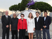 金夫人为总决赛新雕塑揭幕 盼每个女孩都追求梦想