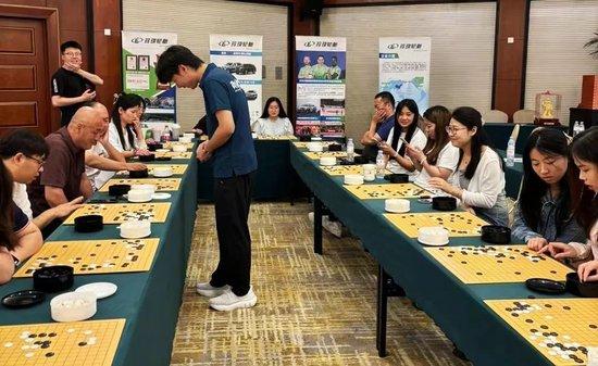 名人赛助力玲珑轮胎队成立 职业棋手和棋迷面对面