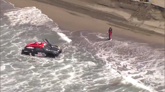 视频-阿尔拉吉将车开到海里去