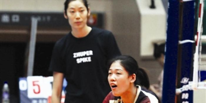 天津女排备战决赛氛围轻松 比赛馆低温较难适应