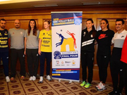 女排欧冠发布会教练携队长出席