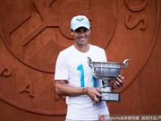 第11次问鼎法网纳达尔拍写真