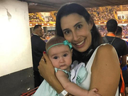 谢拉携塔伊萨观战巴超女排决赛