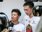 徐灿父亲节晒与父亲合影