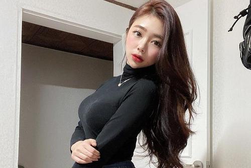 健身美女保持锻炼身材超火辣 甜美小姐姐能打几分