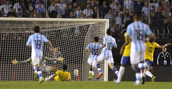 阿根廷1-1战平10人巴西