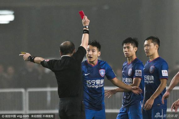 杨笑天吃到红牌