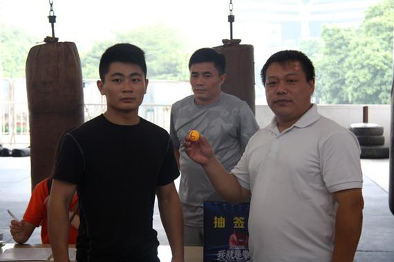 民间拳手体验职业运动员苦楚搏击 拳击为降体