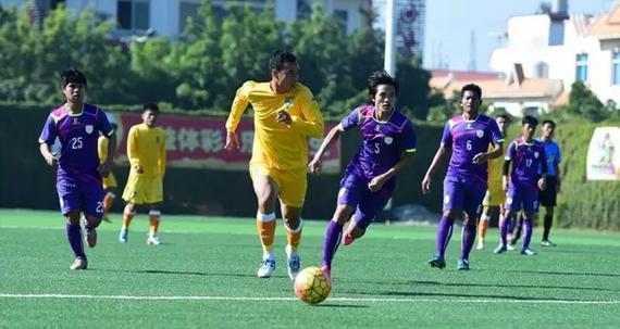 云南东盟足球赛八强产生 业余和职业同场竞技