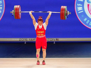 举重世锦赛邓薇强势揽三冠 挺举打破世界纪录