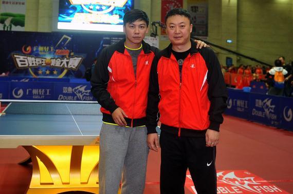 身为广东队总教练的马琳（右）正在尽力推动本土乒乓球的发展。记者 杨敏 摄