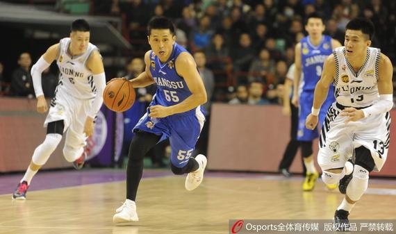 教做人？17+4+6的胡雪峰VS15+6+2的郭艾伦