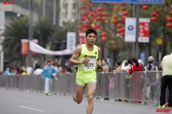 小灰灰。
