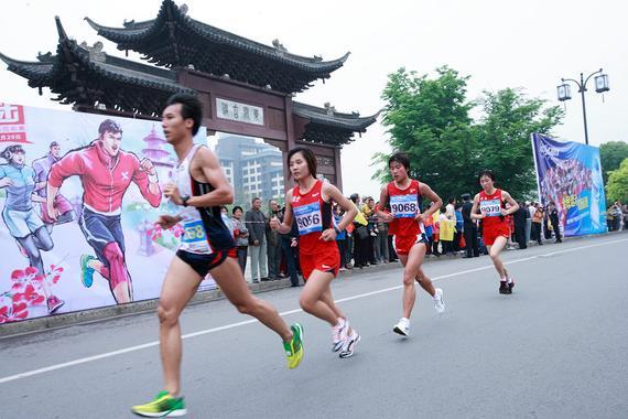 2016年扬州鉴真半程马拉松将于2016年4月24日上午鸣枪。