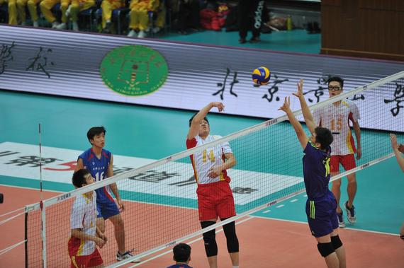 北京中小学生排球冠军赛 业余联赛打出了职业