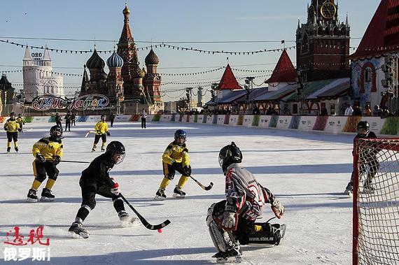 莫斯科红场举行少儿冰球赛