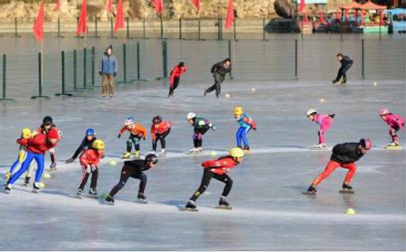 北京市属公园陆续启动冰雪季