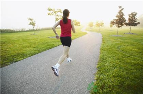 跑友故事NO.22:80后女孩锻炼俩月参加全马_跑