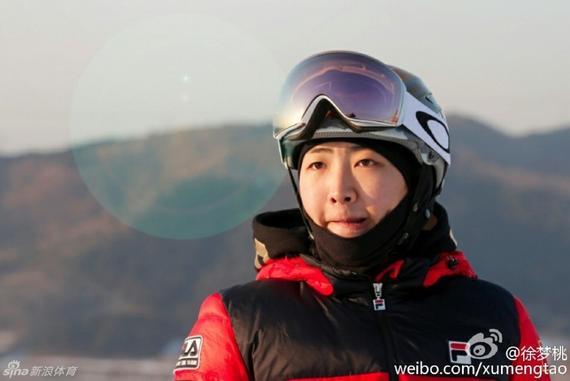 8号徐梦桃在第十三届全国冬季运动会自由式滑雪空中技巧女子个人决赛