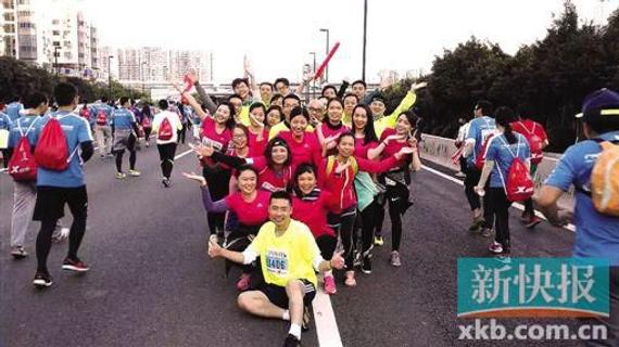 CBD喜跑团参加广马的合影。