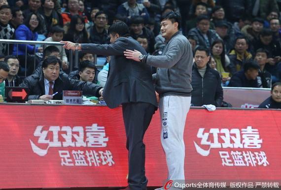 浙江对江苏的比赛中双方教练组发生争执