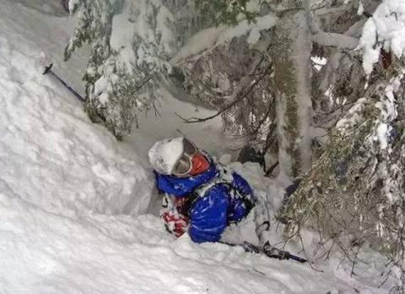 滑野雪遇到危险