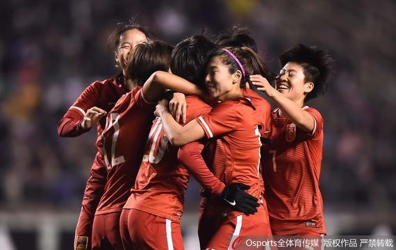 半场结束中国女足暂时1-0领先日本女足