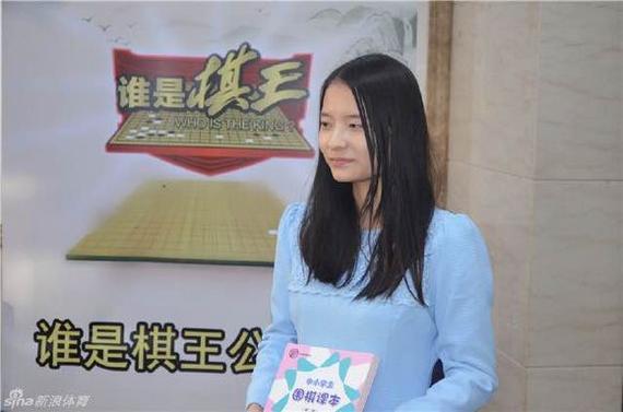 美女棋王邓歆懿参加公益行