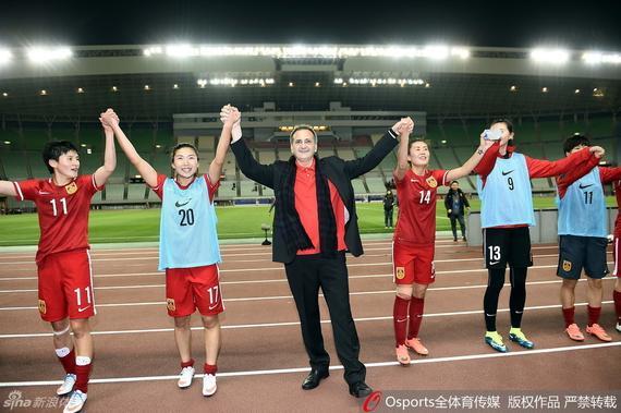 布鲁诺带领中国女足晋级里约奥运会