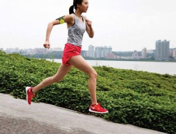 知性女星张钧甯为你支招：当你跑步时，应该穿什么内衣。