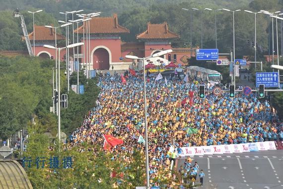 第二届沈阳马拉松将于17时开跑，将美化赛道微调路线。
